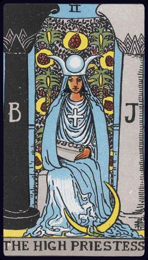 02-TheHighPriestess